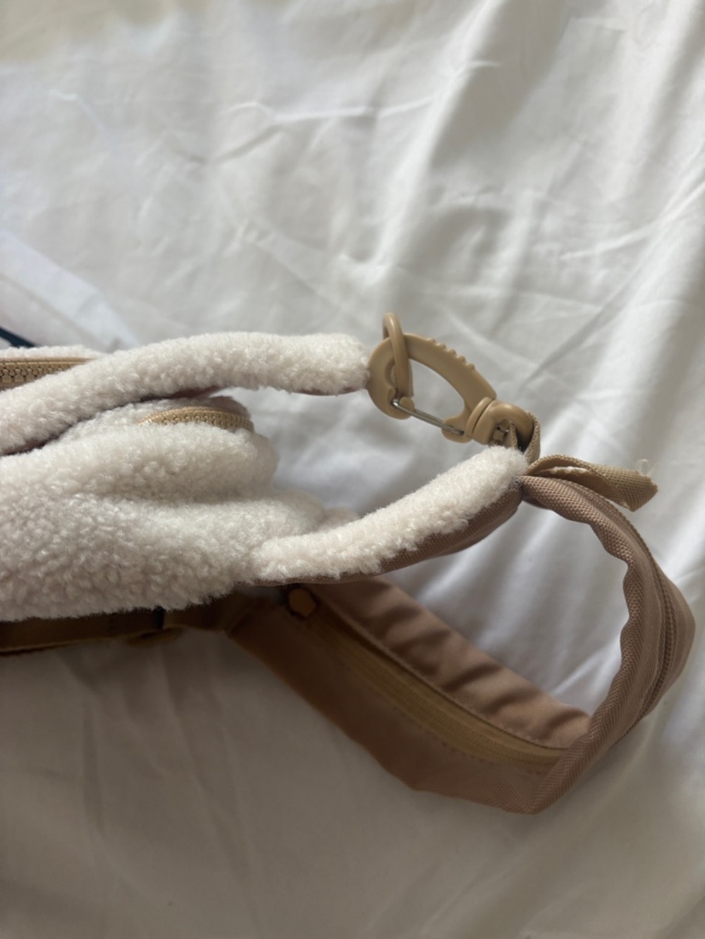 NWT | Reebok Sherpa Convertible Sling Backpack Cream Tan 2-in-1 Crossbody Bag - Picture 6 of 11